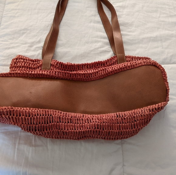 Wicker-like Tote in Blush Pink - Picture 4 of 4